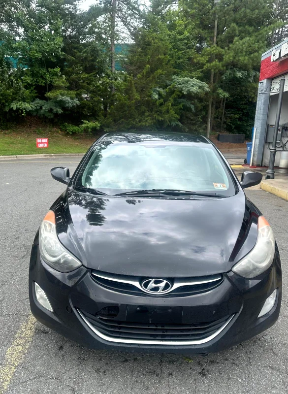 Hyundai  Elantra - 3