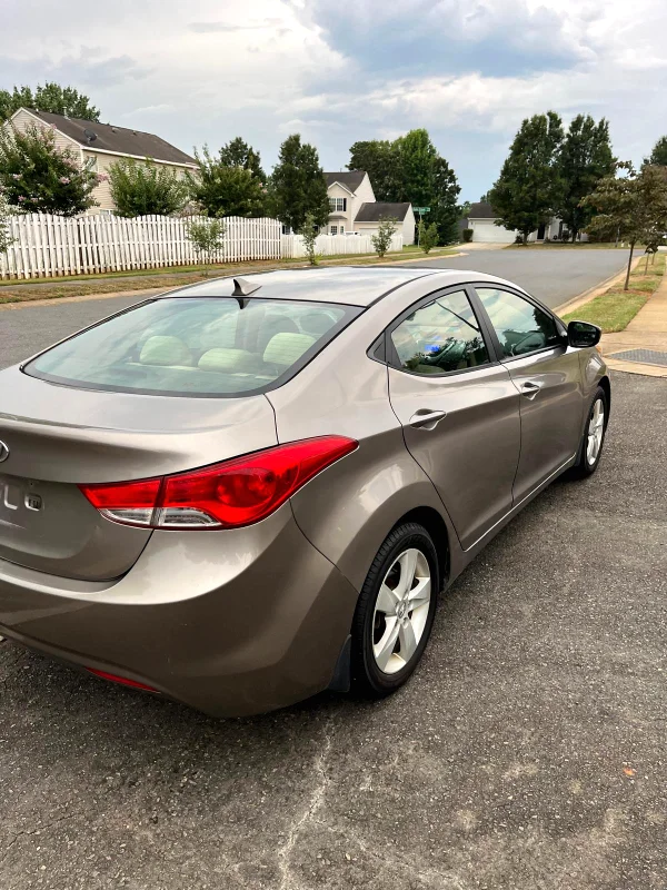 Hyundai  Elantra - 4