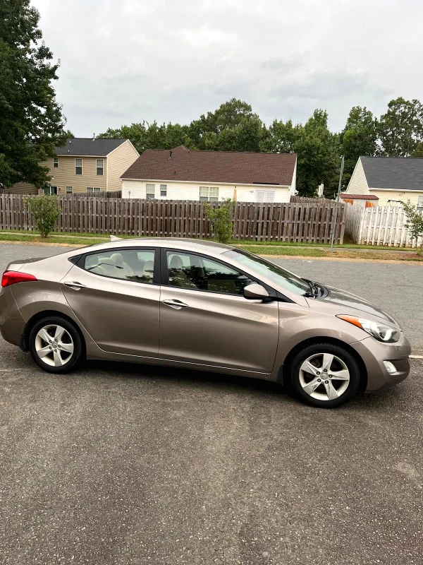 Hyundai  Elantra - 5