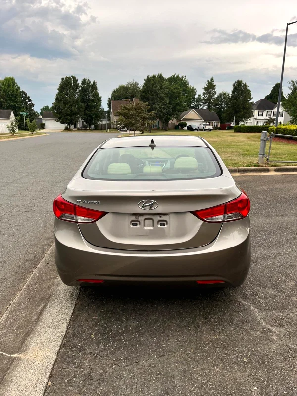 Hyundai  Elantra - 8