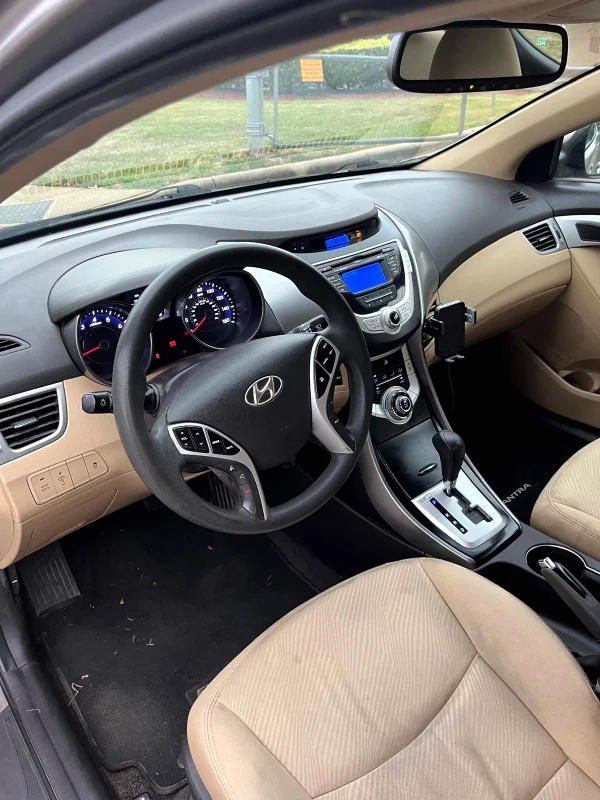 Hyundai  Elantra - 9