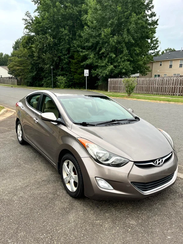 Hyundai  Elantra - 11