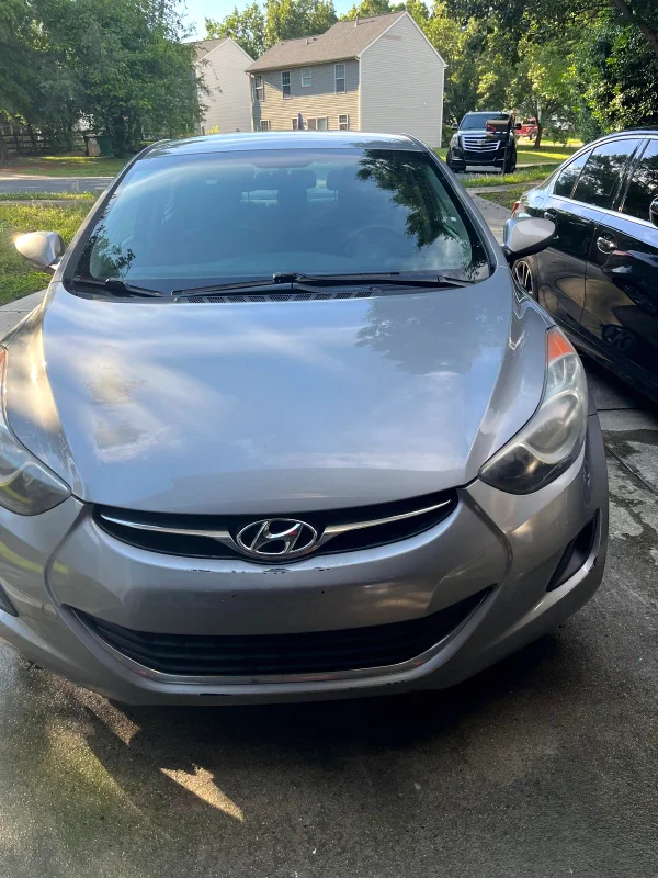 Hyundai  Elantra - 3