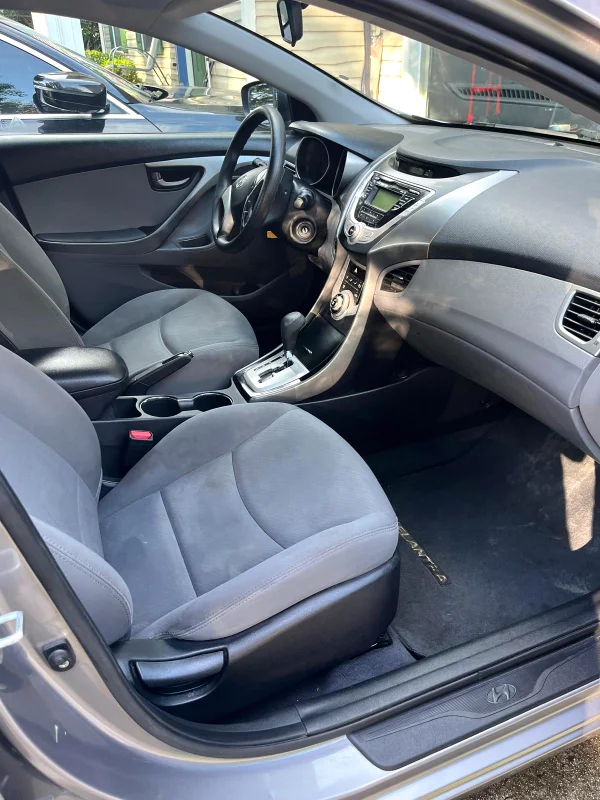 Hyundai  Elantra - 4