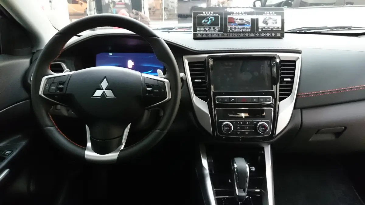 Mitsubishi lancer  - 2